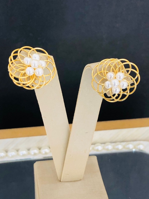 Brinco de flor pérola/ circulo - Imagem 2